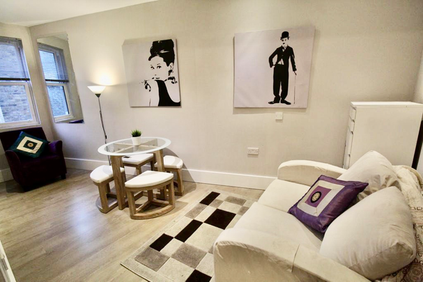 Studio to rent - Photo 1