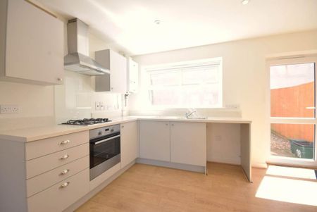 3 bedroom terraced house to rent - Photo 3