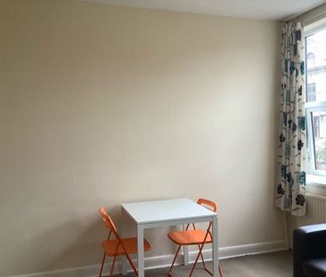 2 Bedroom Terraced To Rent in Lenton - Photo 3