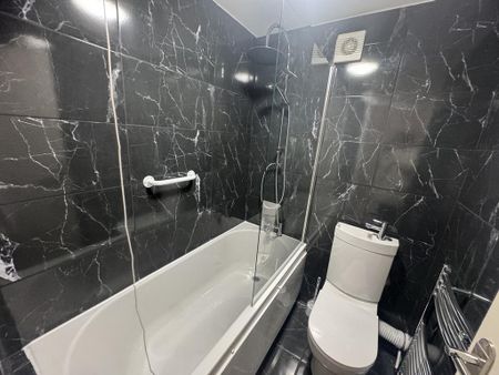 3 bedroom flat to rent - Photo 5