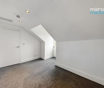 Second floor loft style apartment located in Seven Dials with Brighton mainline train station close by. Offered to let un-furnished. Available 25th July 2024. - Photo 5