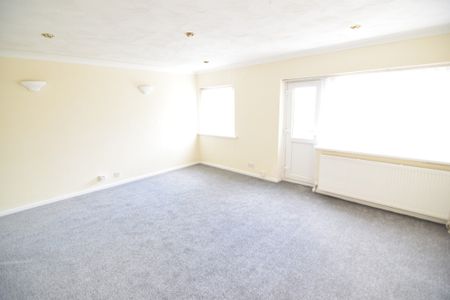 To Let 2 Bed Apartment - Photo 4