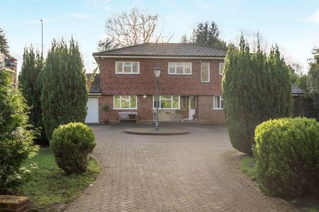 Mark Way, Godalming - 5 bedrooms Property for lettings - Seymours - Photo 2