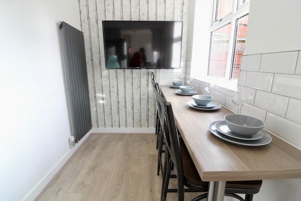 1 bedroom in a house share to rent - Photo 1