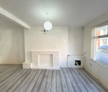 2 Bed Terraced House, Greenleaf St, L8 - Photo 2