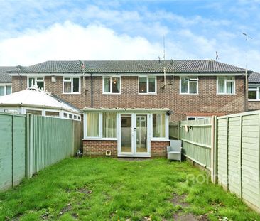 Ruth Close, Farnborough, GU14 - Photo 3