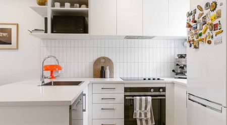 Modern two storey townhouse! - Photo 2