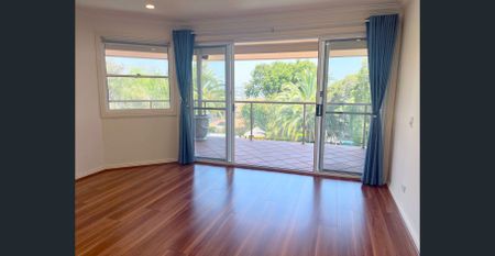 Spacious and sun-drenched freestanding house in tranquil location - Photo 5