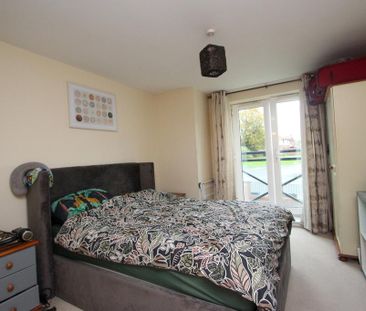 2 bedroom flat to rent - Photo 3