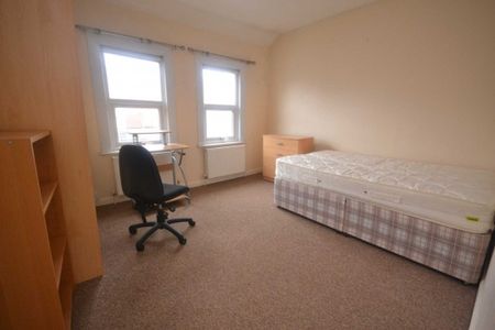 4 Bed - Pitcroft Avenue, University Area - Photo 3