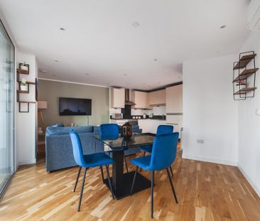 2 bedroom flat to rent - Photo 2