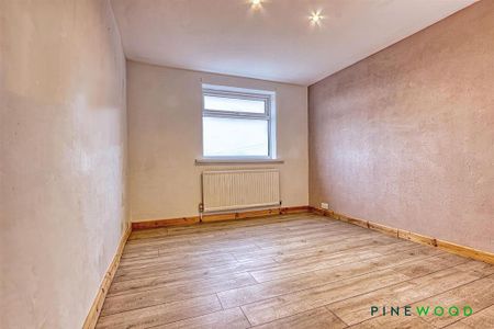 2 bedroom end of terrace house to rent - Photo 4