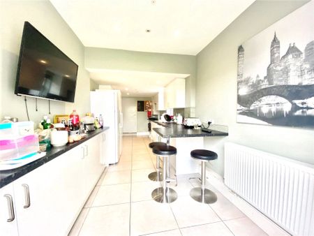 1 bedroom sharedAccommodation in Cordwallis Road, Maidenhead - Photo 2