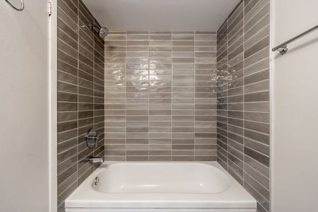 1951 Maisonneuve Boulevard East, Montréal, QC - Photo 2