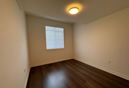 For Lease - 506 Threshing Mill Boulevard, Oakville, Ontario - Photo 2