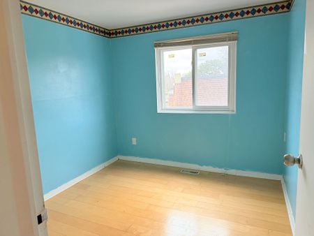 For Lease - 258 Sprucewood Court, Toronto, Ontario - Photo 2