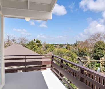 Freshly Painted 5-Bed Home with Great Parking - Photo 3