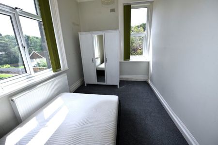 1 bedroom Flat in Springwood Road Flat 3, Leeds - Photo 4