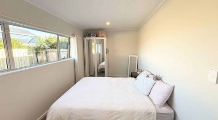 Fully furnished!! - Photo 3