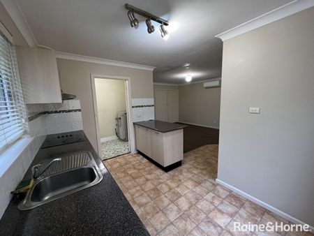 Spacious Two Bedroom Modern Unit - Photo 5