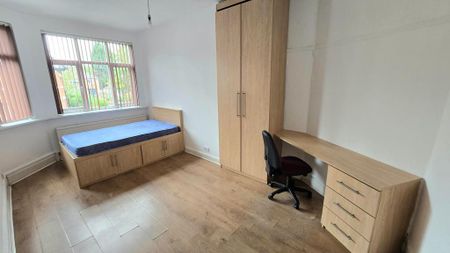 8 bedroom terraced house to rent - Photo 5