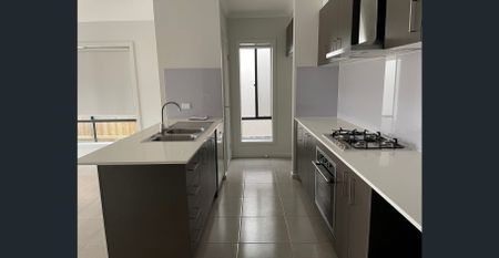 Family Home in Alamanda - Photo 4