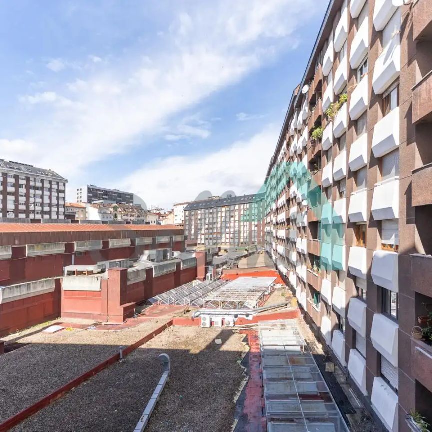 Oviedo - Photo 1