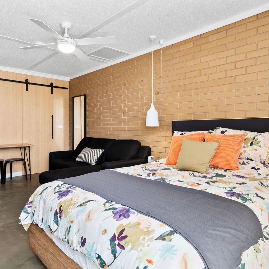 FULLY FURNISHED RENOVATED DELIGHTS! - Photo 1