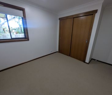 Neat Villa in a Quiet Complex - Photo 4