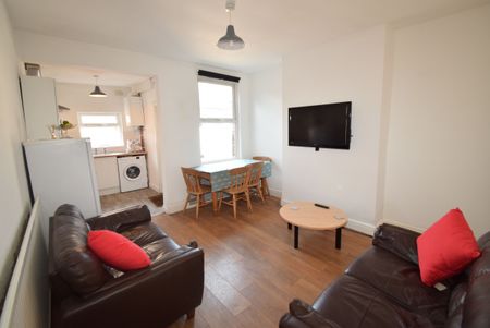 4 bedroom terraced house to rent - Photo 2