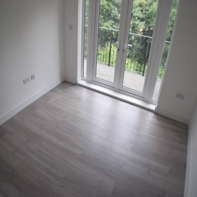 4 bedroom flat to rent - Photo 1