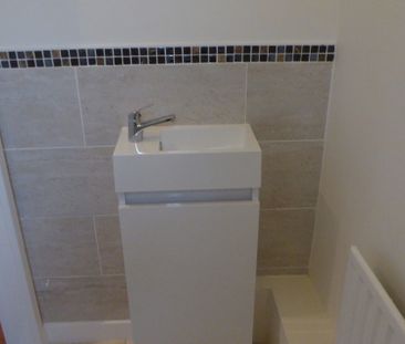 Fully Refurbished, Stylish 3 Bed Semi Detached House to Let in Grea... - Photo 4