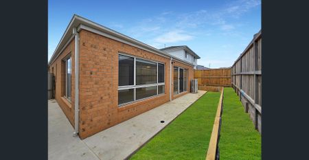 Stunning Family Home! - Photo 4