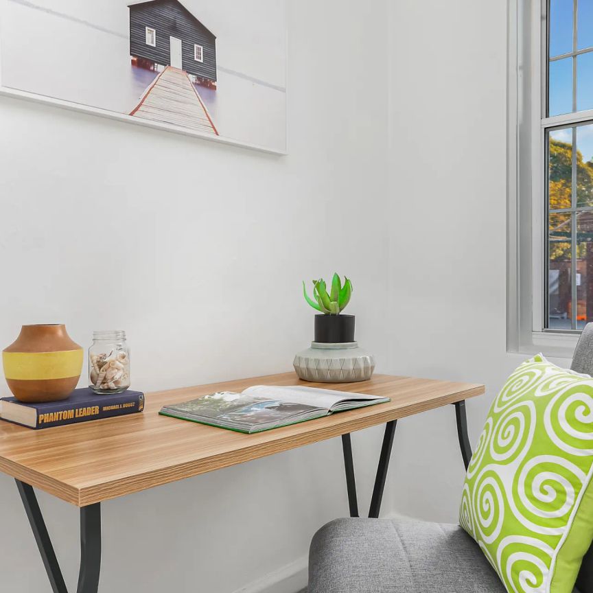 Modern two-bedroom apartment with private entry - Photo 1