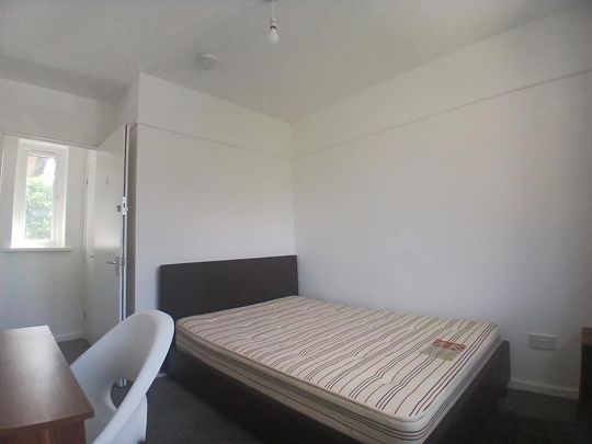 5 bedroom semi-detached house to rent - Photo 1