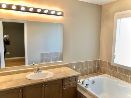 For Lease - 4 Stookes Crescent, Richmond Hill, Ontario - Photo 5