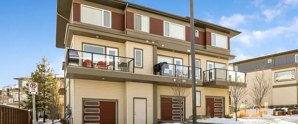 Furnished3 bdrm plus office 2.5 bath townhouse with attached garage. — 3 Bedrooms+ Den Townhouse - Photo 1
