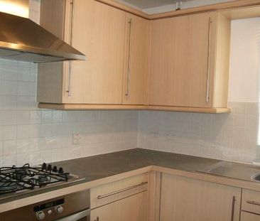 2 bedroom ground floor flat to rent - Photo 2