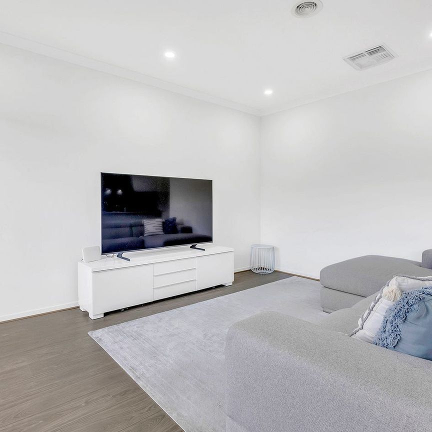 Modern and Stylish 3 Bedroom Home!! - Photo 1