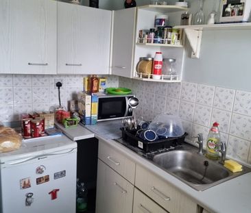 1 Bed Flat, Rothesay Court, SE6 - Photo 6