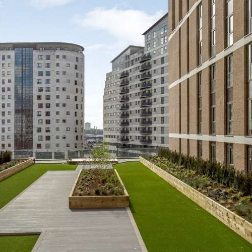 Modern two bedroom apartment with one bathroom located in Birmingham City Centre available now! Just a short 10 minute walk from the Bullring and New Street Sta - Photo 1