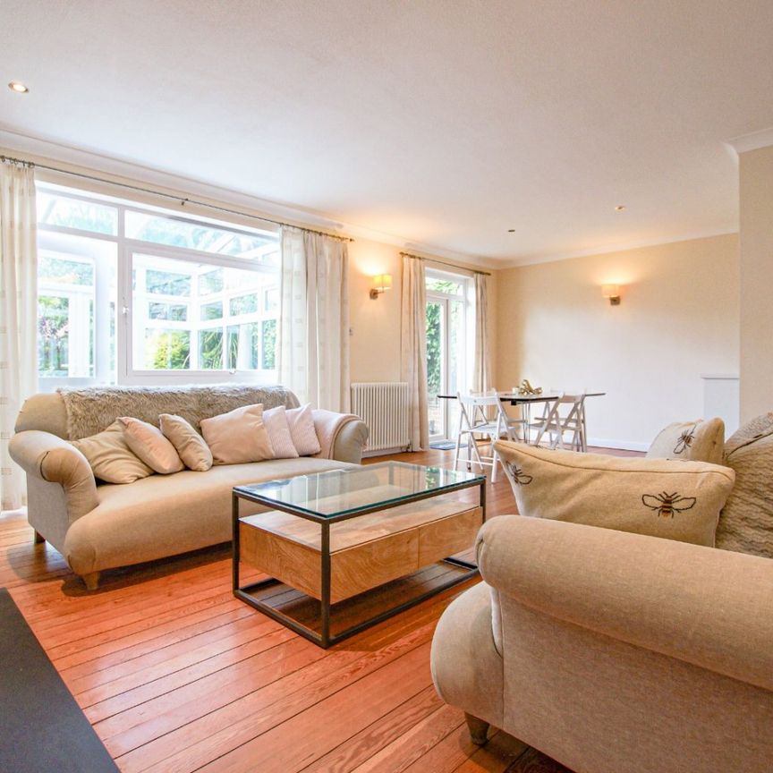 Situated in the highly sought-after coastal village of Bosham, West Sussex, this charming three-bedroom semi-detached house offers a welcoming blend of comfort and practicality - Photo 1