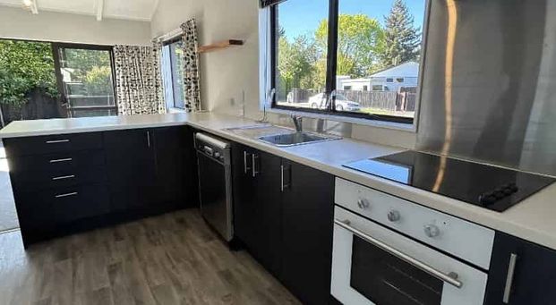 Easy-Care 3-Bedroom Home with Heat Pump and Courtyard - Photo 1