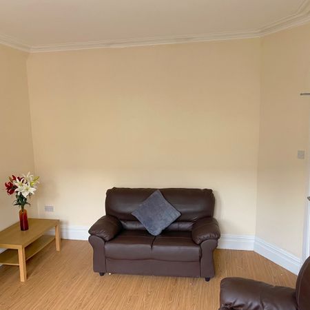 8 Bed Terraced House, Hawarden Avenue, L17 - Photo 3