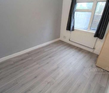 The Crescent, Harlington, UB3 - Photo 3