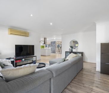 For Lease: Spacious Family Home in a Quiet Cul-de-Sac at Edens Land... - Photo 3