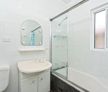 Charming Home In Sought After Street - Photo 4