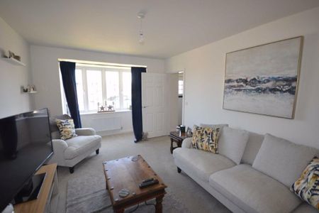 4 bedroom detached house to rent - Photo 3