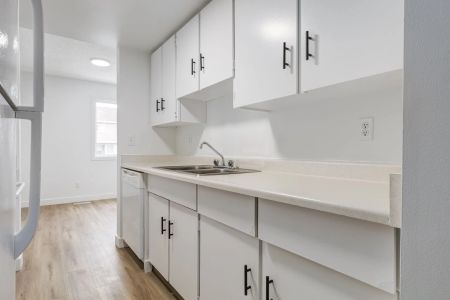 - 2 Bedroom at Hartford County Townhomes - Photo 2