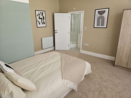 Scarborough Street Room 10 - Photo 2